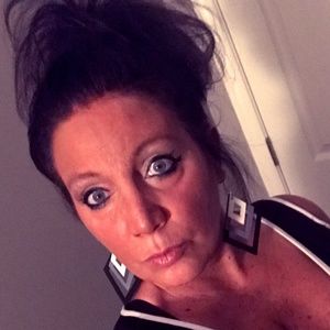 Meet your Posher, Becci